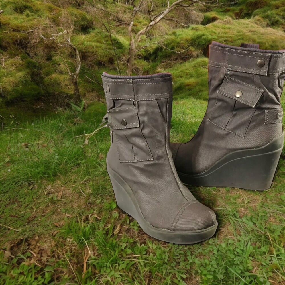 DKNY Gillian Waterproof Canvas Wedge Pocket Booties in Charcoal US 8 Y2K